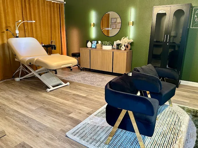 The Contour & Sculpt Aesthetics med spa studio at 402 W. University Ave in Georgetown, TX